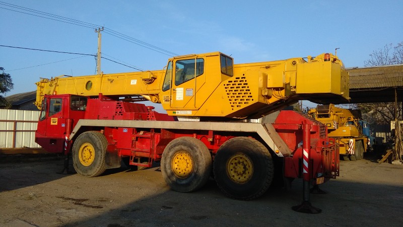 45 tonnás Grove AT750B autódaru