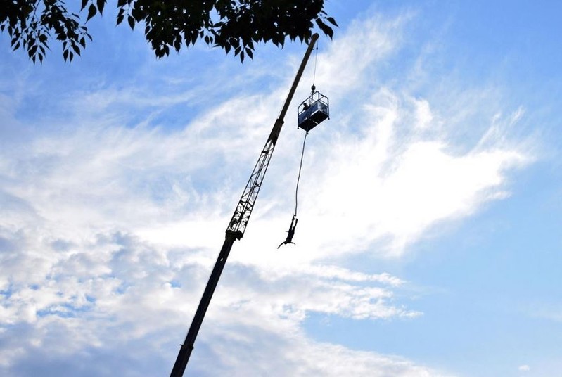 Bungee jumping